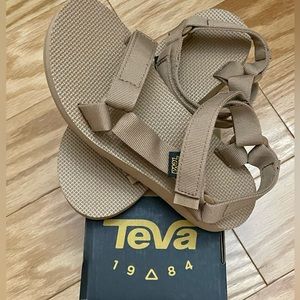 Teva Universal women’s sandals in size 6. Brand new, never worn.